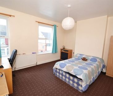 Student 4 Bedroom house furnished close to nottingham trent university - Photo 2