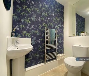 2 bedroom semi-detached house to rent - Photo 2