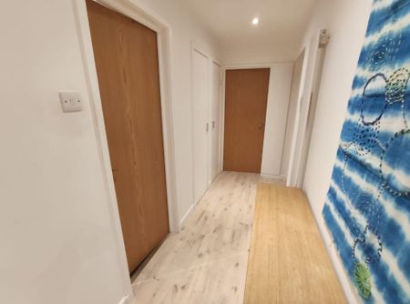 2 bedroom flat to rent - Photo 2