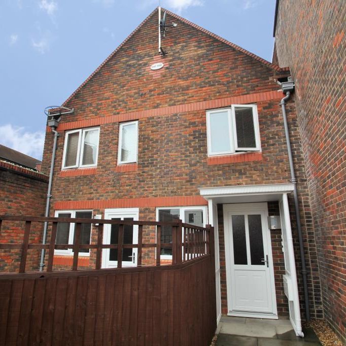 Alder House, St. Giles Close, Reading, Berkshire, RG1 - Photo 1