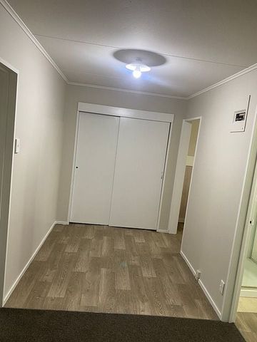 Charming 2BR Unit in Milson! Freshly renovated - Photo 4