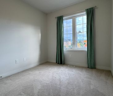 For Lease - 120 Knott End Crescent, Newmarket, Ontario - Photo 2