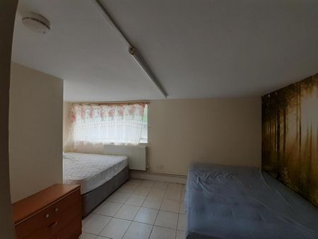 3 bedroom apartment to rent - Photo 4