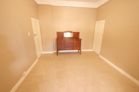 3 Bedroom Apartment - Photo 2