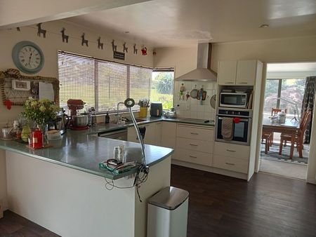 4 beds plus study 2.5 bath - Photo 4