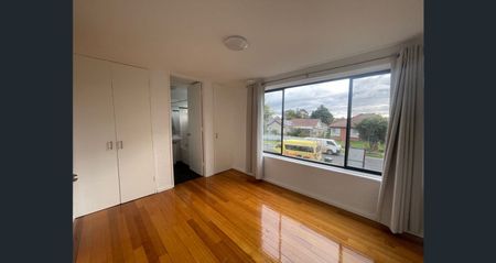 Affordable Comfort in the Heart of Glenroy - Photo 2