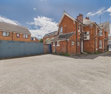 1 bedroom Flat in Camp Road, Farnborough - Photo 5