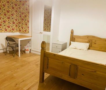 1 bedroom in a house share to rent - Photo 4