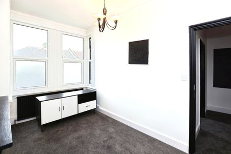 2 Bed Flat, Francis Road, E10 - Photo 2