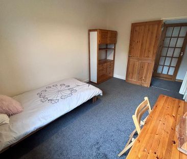 3 bedroom flat to rent - Photo 3