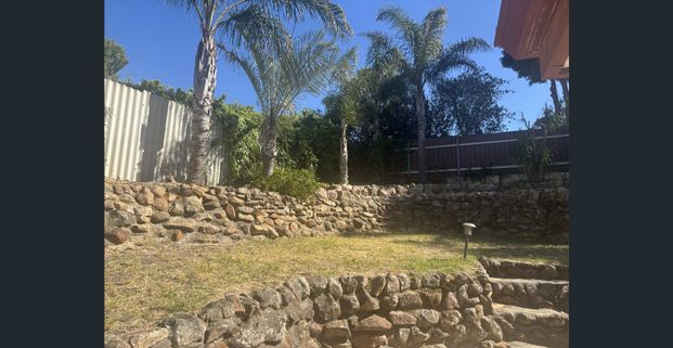 Located on a generous 736m2 block (approx.) - Photo 1