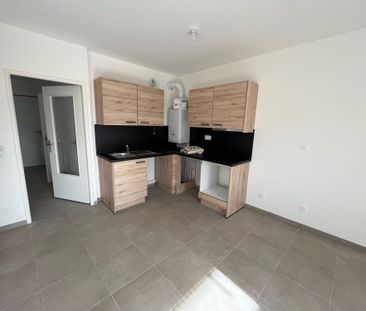 Location Appartement 3 pièces 65m² LILLE 59000 - Photo 5