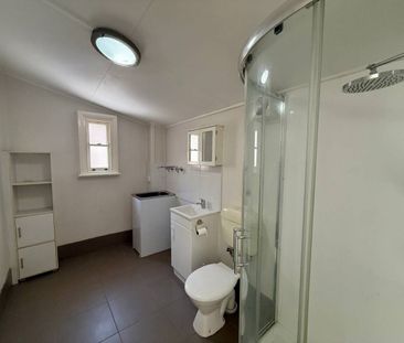 Charming One‑Bedroom Home with Modern Comforts and Convenient Features - Photo 4