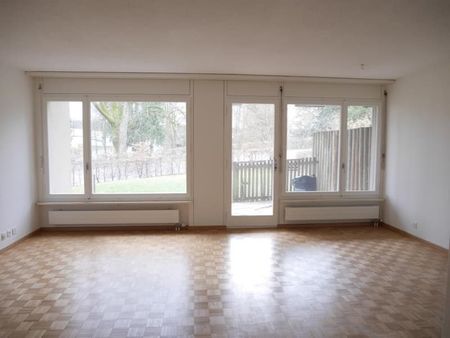 "Schöne, grosszügige 3.5-Zimmerwohnung mit Gartensitzplatz!" - Photo 3