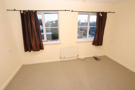 2 bedroom Terraced House to let - Photo 3