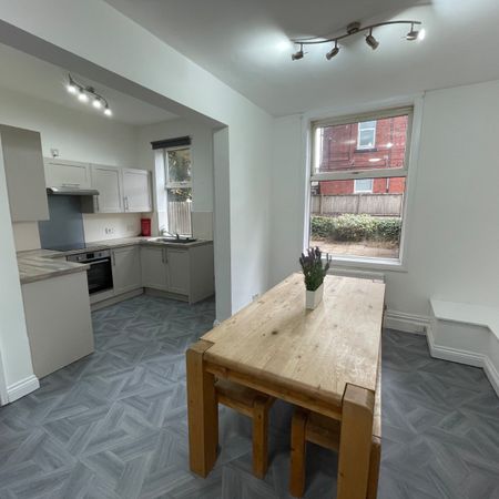 5 bedroom terraced house to rent - Photo 3