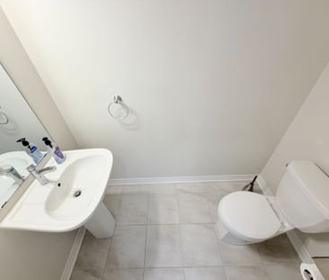 For Lease - 22 Esquire Way, Whitby, Ontario - Photo 2