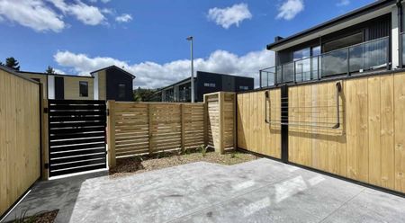 Modern 2-Bedroom Home in Wainuiomata - Photo 3