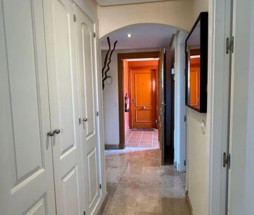 Middle Floor Apartment in Estepona - Photo 6