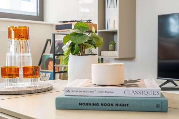 Uncle Wembley, Wembley, HA9 - Photo 1