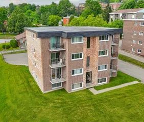 1 room apartment of 71m² in Sherbrooke - Photo 1