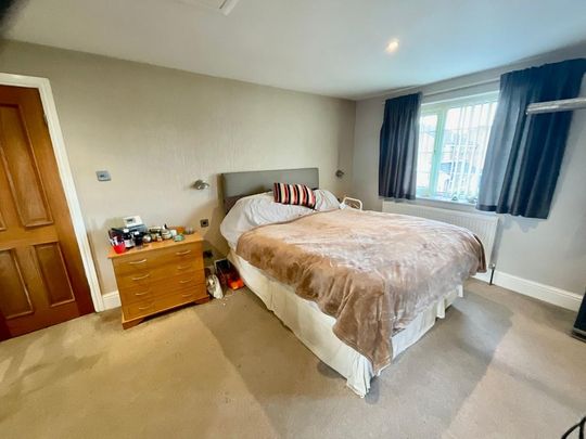 4 bedroom property to rent - Photo 1