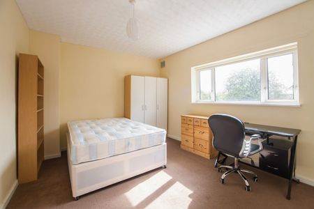 5 Bed End Terrace, Orlescote Road, CV4 - Photo 2