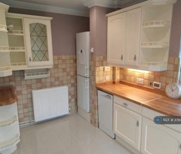 3 bedroom semi-detached house to rent - Photo 4