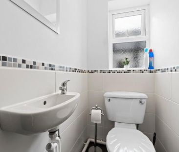 1 bedroom in a house share to rent - Photo 3