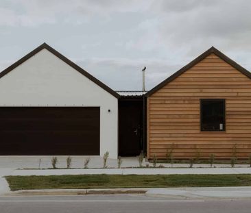 Spacious family home with modern comforts - Photo 1