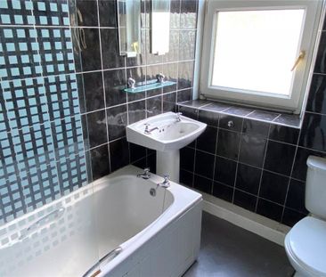 St. Lukes Close, Soothill, Batley, WF17 - Photo 4