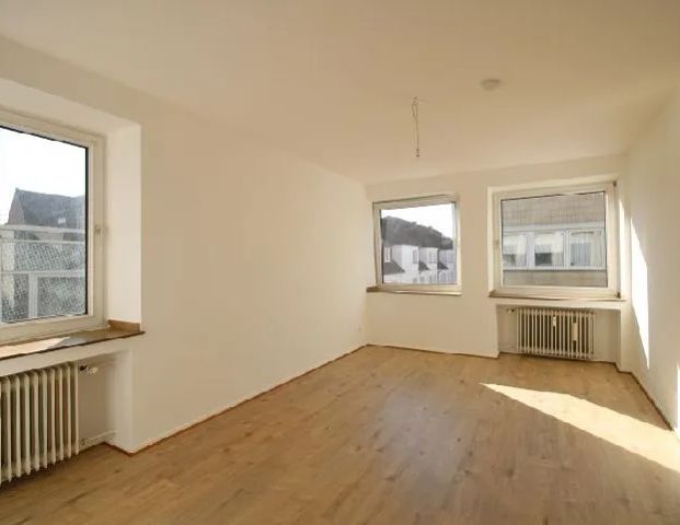 STUDENTEN AUFGEPASST! SCHICKES APARTMENT MIT NEUEM BAD AUF DER HOCHSTRASSE ZU MIETEN! - Photo 1