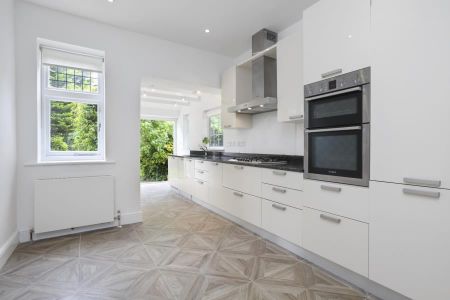 4 bedroom terraced house to rent - Photo 2