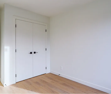 Spacious 3 Bedroom, 2 Bathroom unit minutes from Crowchild Trail SW... - Photo 6