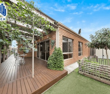 Lifestyle, Space & Modern Comfort in a Prime Location - Photo 6