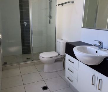 Modern Townhouse in Central Coomera Location - Photo 5