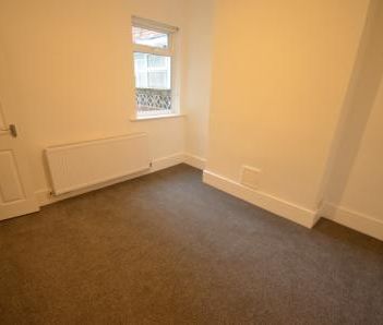 3 bedroom Terraced House To Let - Photo 3