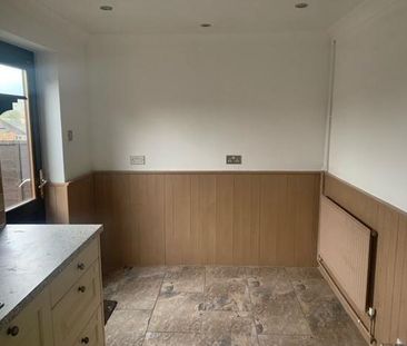 2 bedroom semi-detached house to rent - Photo 4