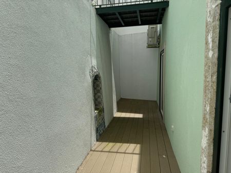 Spacious two-bedroom apartment to rent with outdoor area in Rua do Benformoso, Lisbon - Photo 3