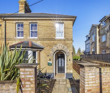 13 Priory Road, High Wycombe - Photo 1