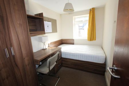 4 bedroom flat to rent - Photo 4