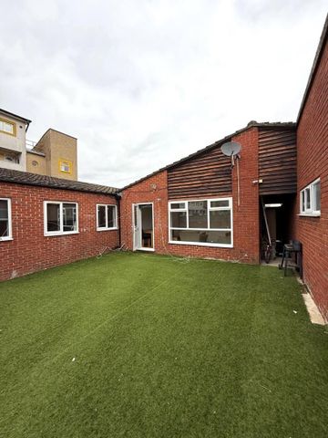 Limes Avenue, Chigwell - Photo 3