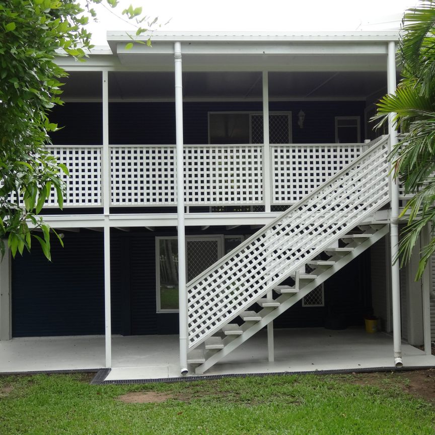 FANTASTIC FAMILY HOME IN MUNDINGBURRA + POOL! - Photo 1
