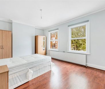 4 bedroom detached house to rent - Photo 3