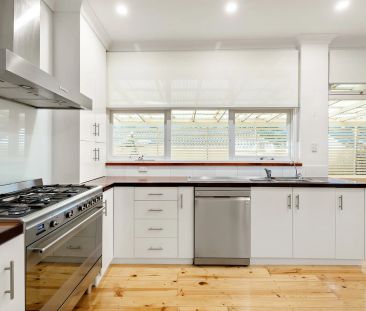 UNFURNISHED - Charming Solid-brick Home with Treetop Views - Photo 3