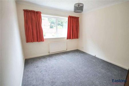 Kings Court, The Avenue, Tadworth, Surrey, KT20 - Photo 4