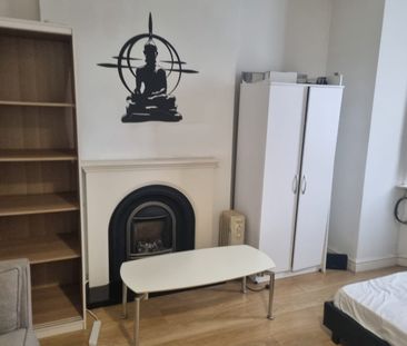 Room in a Shared House, Melrose Avenue, NW2 - Photo 2