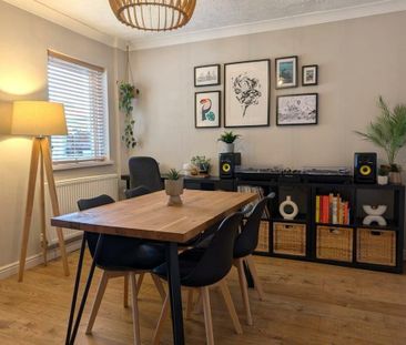 2 bedroom end of terrace house to rent - Photo 2