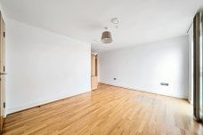 3 bedroom flat to rent - Photo 4