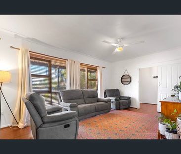 Hi, I'm a Stylish Family Home... - Photo 3